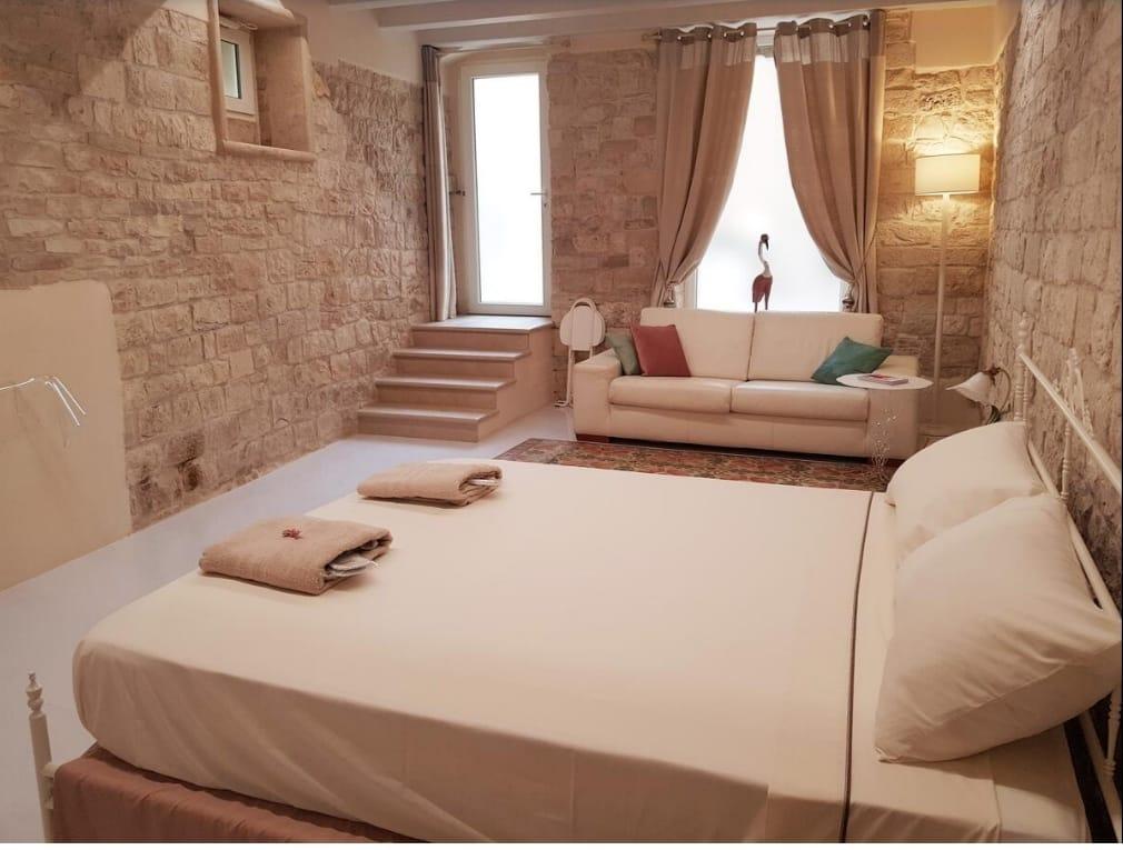 B&B Palazzo Muscati – Room 3 IMG1 B&B Palazzo Muscati - Room 3